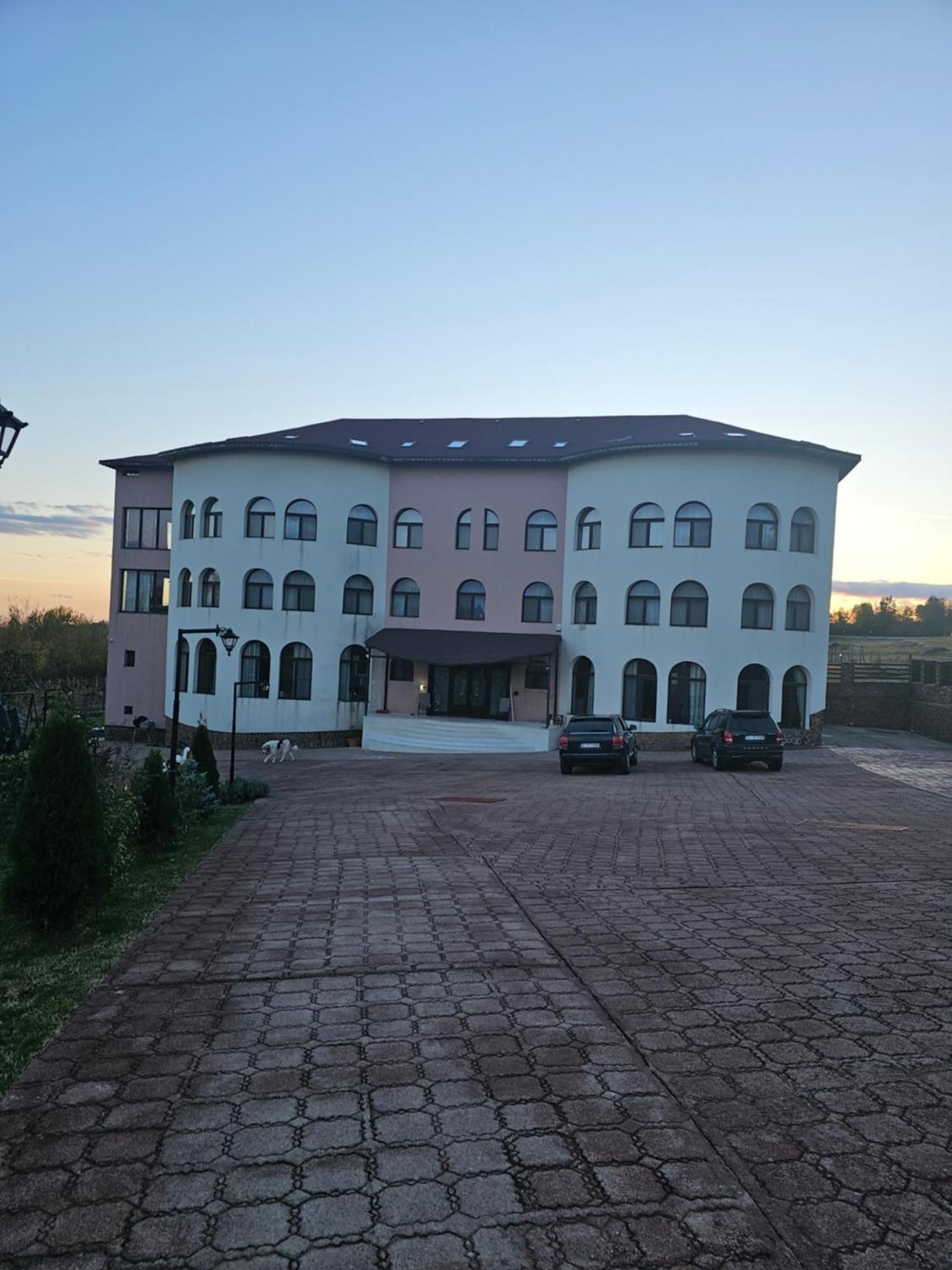 Crasmontana Konak Hotel Dragoiesti Exterior photo